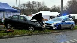 Seat upadł na bok obok straganów. Świadkowie ruszyli na pomoc 18-latce