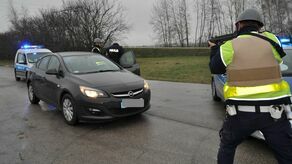 Zgłoszenie o napadzie na bank i uzbrojonych napastnikach. Akcja "Blokada 2022"