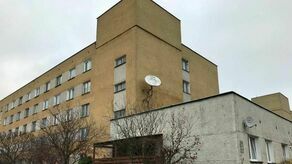 Okopowa 3. Obecnie mieści się tu m.in. studium medyczne, ale już wiadomo, że zmieni siedzibę