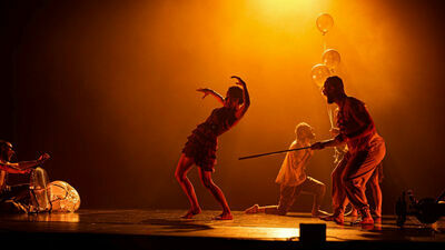 Taneczny spektakl "Do łez" na scenie Centrum Kultury