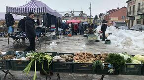 Rynek Nowego Miasta w Zamościu to jedno z takich miejsc, gdzie na mocy uchwały z 2015 obowiązywały opłaty targowe. Od 1 stycznia 2023 najprawdopodobniej już ich nie będzie