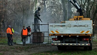 Ruszyła rozbiórka pomnika pierwszego rektora KUL. Uczelnia zapewnia, że to nie przez przyszłe sąsiedztwo