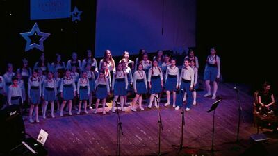 Po latach rozłąki festiwalowe kolędy ponownie wybrzmią w sali widowiskowej Domu Chemika