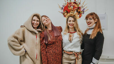 Marta Sienkiewicz (druga z lewej) wymyśliła kolekcję ale nie szyła jej sama 