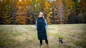 Katarzyna Janeczko uwielbia naturę i wielogodzinne wyprawy w plener. Wraca z nich często z grzybami, ale zbiera również zioła, które także wykorzystuje w swojej kuchni. Niektórzy znajomi śmieją się, że gotuje z chwastami.