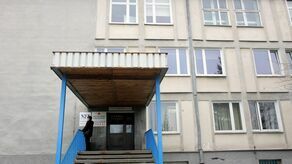 Strażacy, strażnicy graniczni, policjanci i ich krewni nie będą musieli czekać w kolejce na wizytę u lekarza lub operację w szpitalach i przychodniach nadzorowanych przez MON i MSWiA