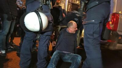 Policja wyniosła rolników z AGROunii z urzędu lubelskiego wojewody. Kilkanaście osób zatrzymanych