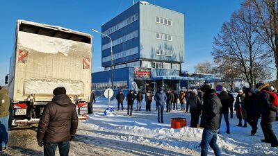 Ostatnia pikieta przed siedzibą zakładu