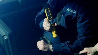 Wjechała w zaspę. Świadek interweniował 