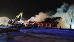 Gdy strażackie ekipy dotarły na miejsce, budynek był już niemal w całości zajęty ogniem. Z dużej drewnianej restauracji zostały zgliszcza. Cała akcja trwała ponad 9 godzin. Miejsce odpoczynku dla strażaków zorganizował na bazie OSP w Wielączy burmistrz Szczebrzeszyna.