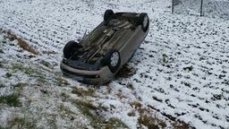 Ślisko na drogach. Nie wszyscy kierowcy sobie poradzili