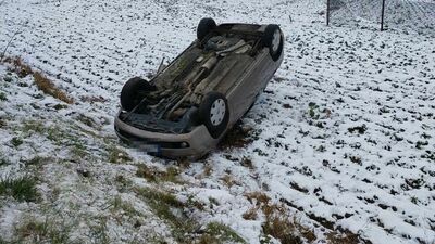 Ślisko na drogach. Nie wszyscy kierowcy sobie poradzili