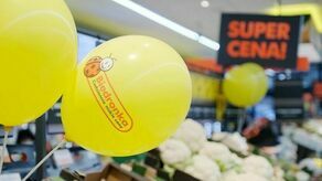 Zarobki w Biedronce. O tyle w styczniu wzrosną wynagrodzenia