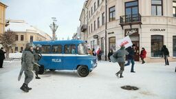 Patrole ZOMO w centrum Lublina. Rocznica wprowadzenia stanu wojennego