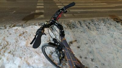 Aleja Tysiąclecia we wtorek wieczorem. Pan Łukasz musiał rower prowadzić