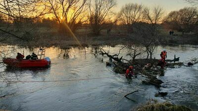 Chłopiec, który wpadł do rzeki, zmarł. Poszukiwania matki trwają 