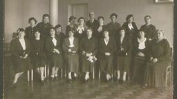 Uroczystość pożegnania dyrektor Gimnazjum Żeńskiego Unii Lubelskiej Jadwigi Firewiczowej w 1937 r. 