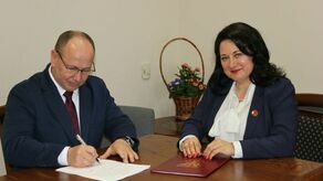 Szczepan Jabłoński wygrał konkurs i 10 lutego objął stanowisko dyrektora Zespołu Szkolno-Przedszkolnego z założeniem, że tę funkcję będzie sprawował do końca sierpnia 2026 roku. Do dzisiaj ma pełne poparcie wójt Agnieszki Skubis-Rafalskiej, która swego czasu w rozmowie z nami stwierdziła, że trudna sytuacja w szkole jest wyłącznie winą nauczycieli bojkotujących decyzje Jabłońskiego.