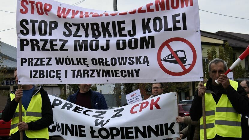 Jeden z licznych protestów przeciwko CPK odbył się w październiku w Izbicy.