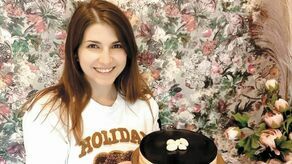 Torcik karmelowy Royal z chrupką i bezą migdałową to ulubione ciasto klientów Eweliny Księżopolskiej-Białek.