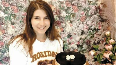 Torcik karmelowy Royal z chrupką i bezą migdałową to ulubione ciasto klientów Eweliny Księżopolskiej-Białek.