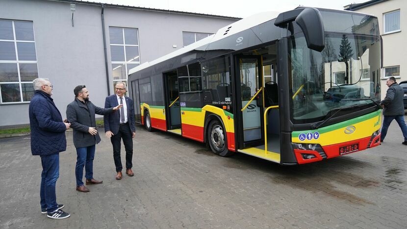 Nowy autobus z półhrybrydowym silnikiem