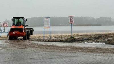 Prace przy budowie chodnika wzdłuż plaży są zaawansowane. Do lata wszystko na pewno będzie gotowe