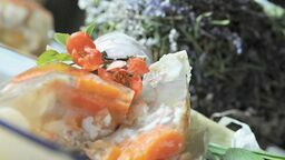 Zimne nóżki w wykonaniu Danuty Pietrusik z Kodnia, aktywistki kulinarnej, poszukiwaczki tradycyjnych receptur, zgłębiającej wraz z córką Pauliną sekrety kuchni Sapiehów