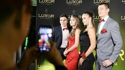 Studniówka 2023. Sprawdzamy trendy, modę i ceny