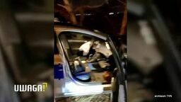 Wypadek radiowozu z nastolatkami. "Policjanci stali i się uśmiechali". WIDEO