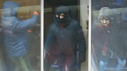 Zuchwały napad na jubilera w Lublinie. Policja pokazuje zdjęcia i film