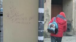 Zniszczył elewację Teatru Starego. Poznali go po plecaku