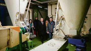 Minister rolnictwa Henryk Kowalczyk zapowiedział zakup SCF Natural przez Krajową Grupę Spożywczą. Zakład położony w gminie Fajsławice należy obecnie do Grupy Azoty Puławy. Zajmuje się przerabianiem chmielu na granulat wykorzystywany w przemyśle piwowarskim