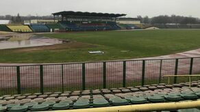 Zamojski stadion powstawał jeszcze przed wojną. Przez dziesięciolecia trochę zmienił, a teraz wreszcie doczeka się gruntownej modernizacji. Niestety, pieniędzy jest póki co za mało, aby nowe trybuny powstały na całości obiektu