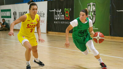 Aleksandra Stanaćev (z piłką) w większości spotkań prezentuje przyzwoity poziom
