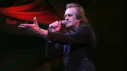 Zmarły w zeszłym roku Witold Paszt chciał utwór „Razem” oddać w ręce swoich fanów. Córki artysty realizują teraz ten pomysł