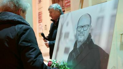 Lublin. Znicze dla Pawła Adamowicza, prezydenta Gdańska. Zdjęcia