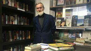 Otwarcie księgarni „Trio z Roztocza” było spełnienie marzeń i realizacją pasji Krzysztofa Bieleckiego. Dlatego maleńki sklepik stacjonarny otwiera dzień w dzień i spędza w nim wiele godzin nawet wówczas, gdy odwiedza go tylko jeden klient