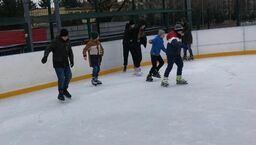 Długoterminowe prognozy mówią o stopniowym ochłodzeniu (w drugim tygodniu ferii nocami nawet -10) i jest szansa na ślizganie.