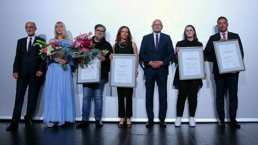 Nagrodę Artystyczną Miasta Lublin za 2021 rok otrzymała pisarka Monika Śliwińska za książkę „Panny z Wesela”.