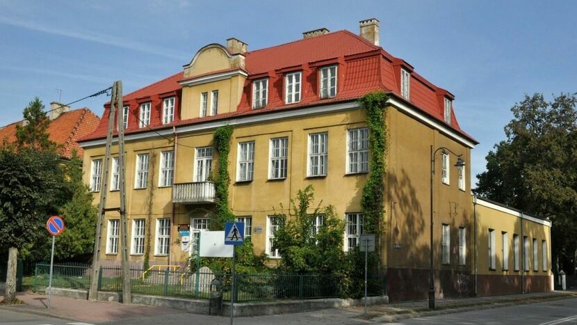 Radzyński klub seniora miał siedzibę w tym budynku, ale teraz mieszkają tu uchodźcy z Ukrainy