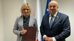 W czwartek Agnieszka Kruk odebrała od marszałka Jarosława Stawiarskiego nominację na stanowisko prezesa Wojewódzkiego Funduszu Ochrony Środowiska i Gospodarki Wodnej w Lublinie. Dzień wcześniej została powołana do rady nadzorczej Zamojskich Zakładów Zbożowych.