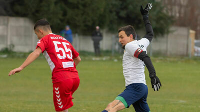 Piotr Rembiesa i jego koledzy wiosną swoje mecze mogą rozgrywać na boisku w Piaskach