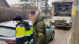 Śmieciarz rozsyłał filmy z dziecięcą pornografią. Policja na tropie siatki pedofilów