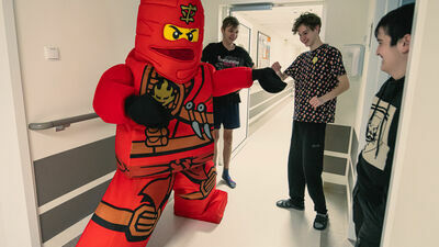 Kai w szpitalu w Lublinie. Nie choruje tylko przybija piątki