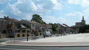 Kamienice, które samorząd chciałby poddać renowacji, są w różnym stanie. Gdyby dotację udało się zdobyć, ta zabudowa zyskałaby nowy, świeży i spójny wygląd.