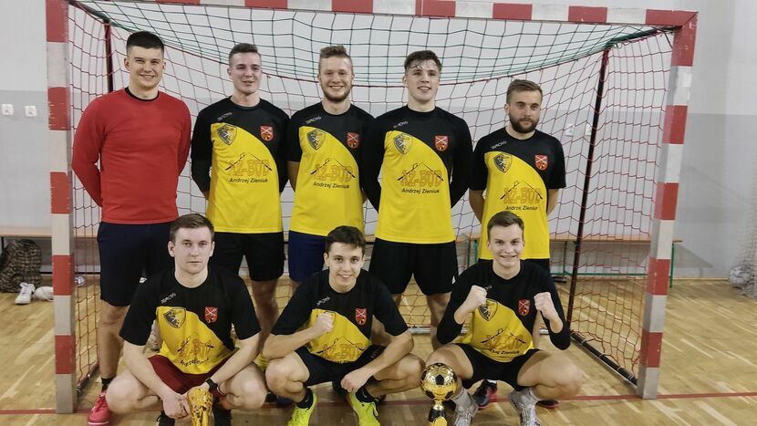 Drużyna Az-Bud Komarówka Podlaska wygrała Turnieju Piłki Nożnej o Puchar Wójta Gminy Jabłoń
