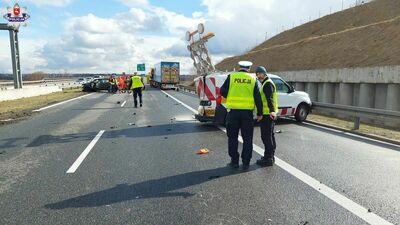 Kierująca skodą staranowała pracownika drogowego. Obwodnica Lublina zablokowana 