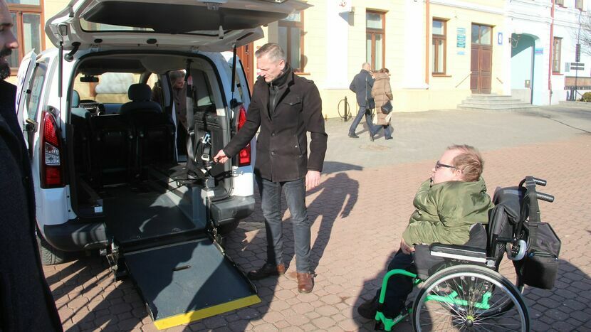 Samochód przetestował już Paweł Iwaniuk, miejski koordynator ds. dostępności i osób z niepełnosprawnościami