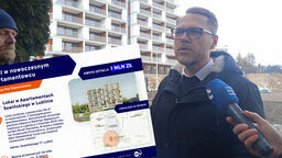 Poseł KO Michał Krawczyk w miejscu powstającego apartamentowca przy ul. Sowińskiego w Lublinie